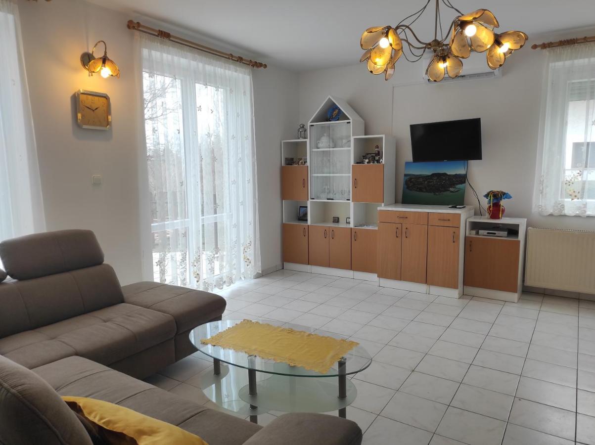 Badacsony Apartmanház Badacsonytomaj Esterno foto