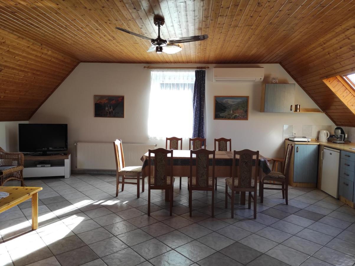 Badacsony Apartmanház Badacsonytomaj Esterno foto