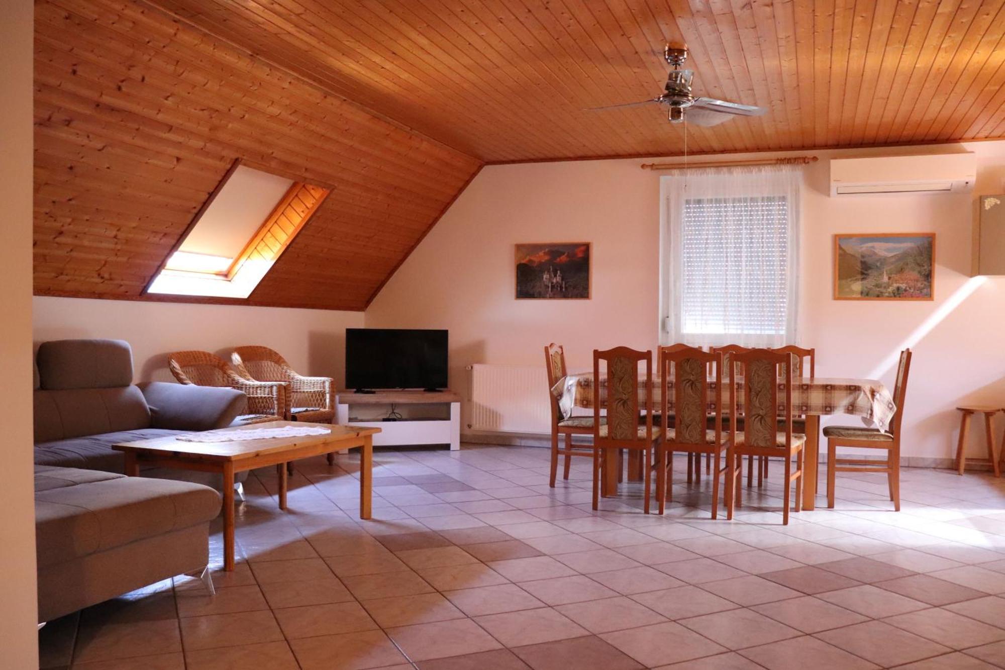 Badacsony Apartmanház Badacsonytomaj Esterno foto