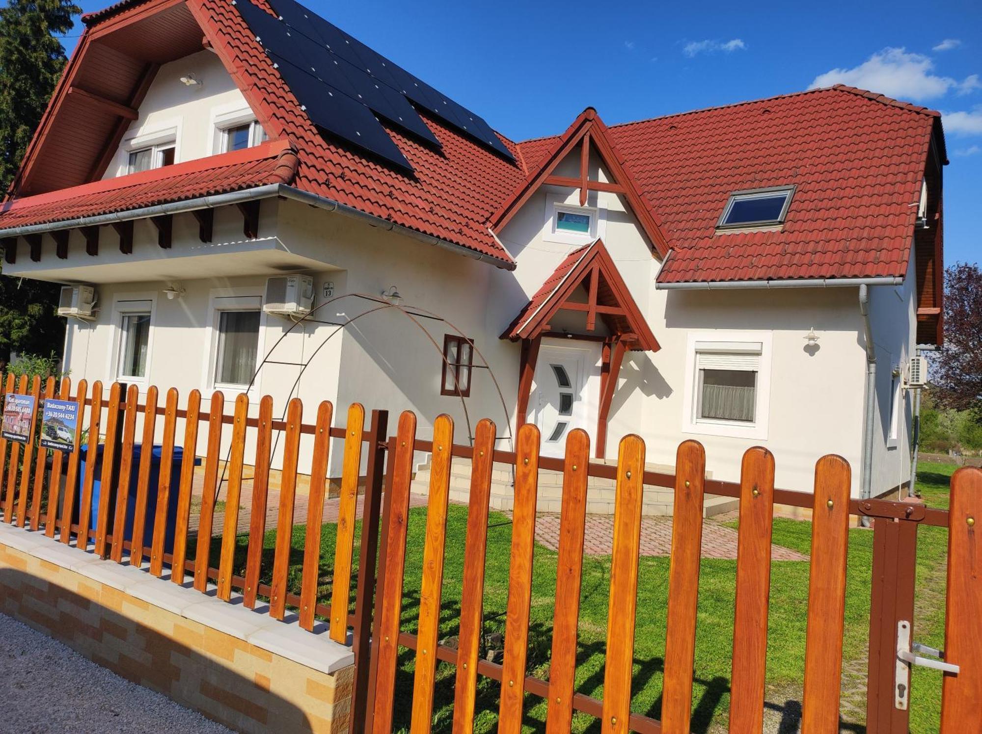 Badacsony Apartmanház Badacsonytomaj Esterno foto
